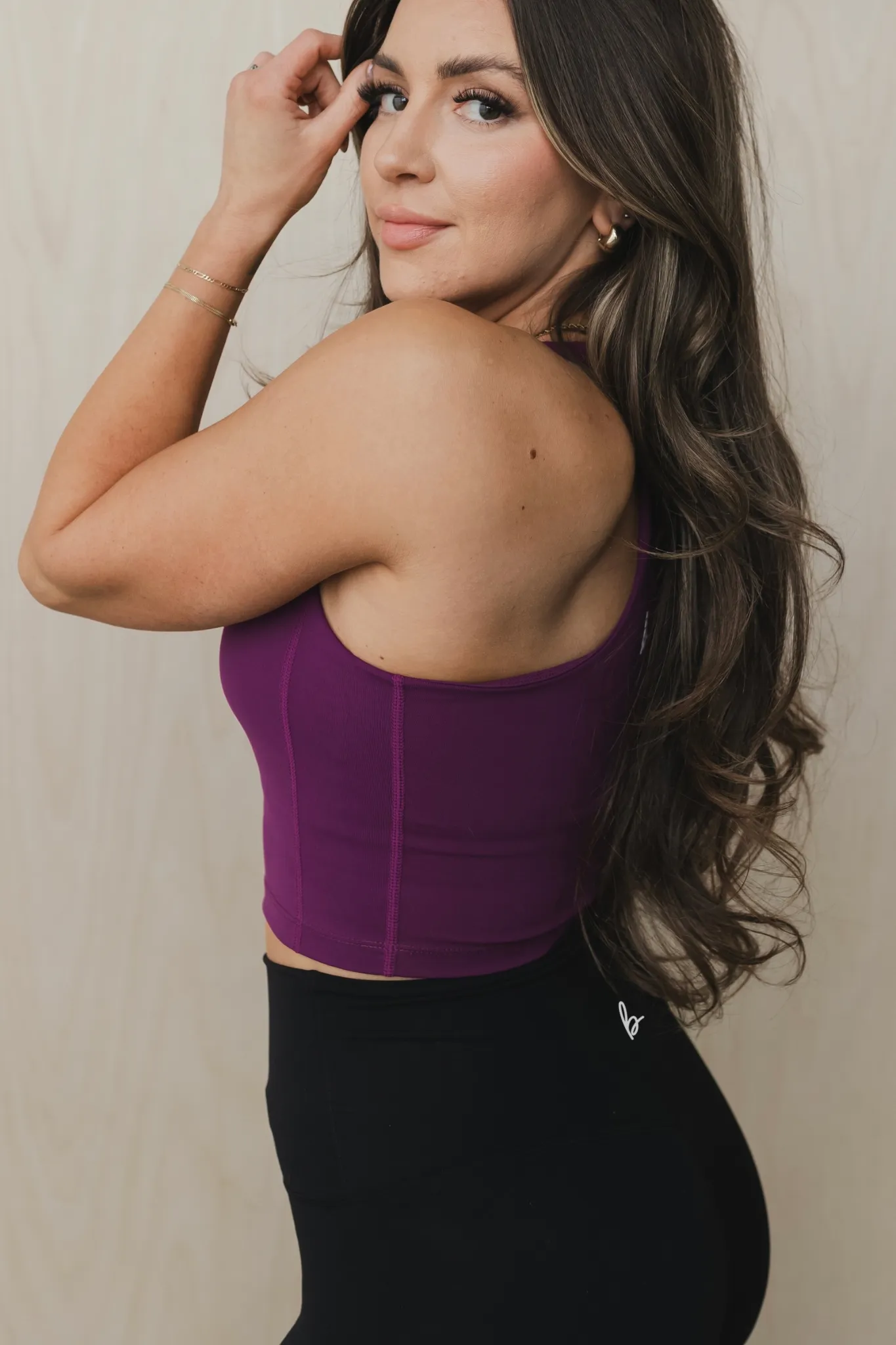 Ava Crop