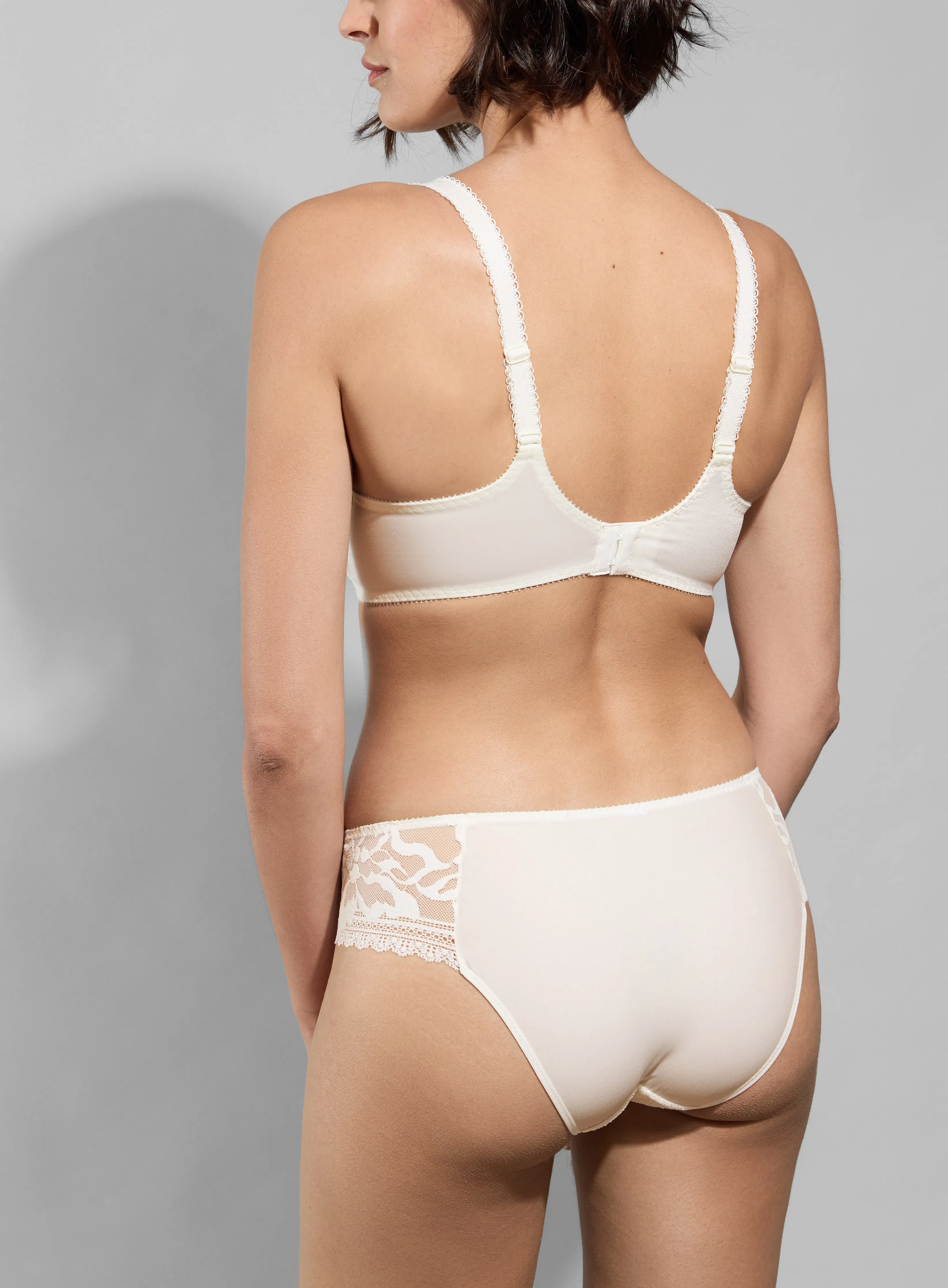 Leia Seamless Natural