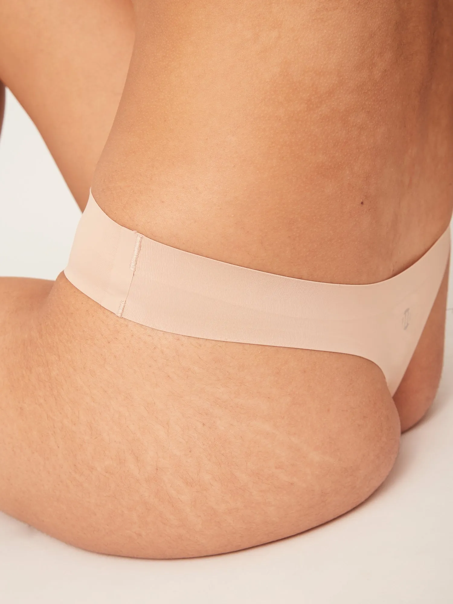 Seamfree Thong Light Cashew